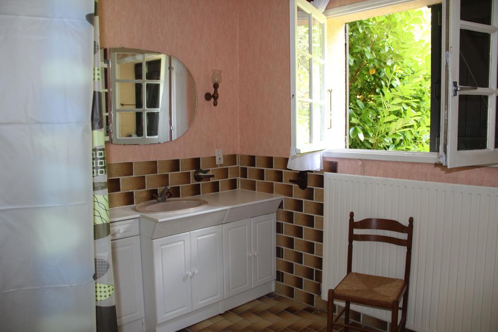 Holiday Home Maison De La Litiere Pugny-Chatenod Oda fotoğraf
