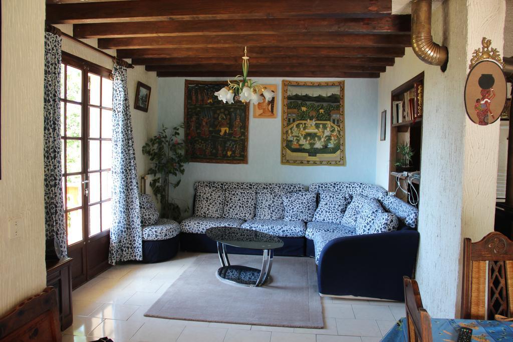 Holiday Home Maison De La Litiere Pugny-Chatenod Oda fotoğraf